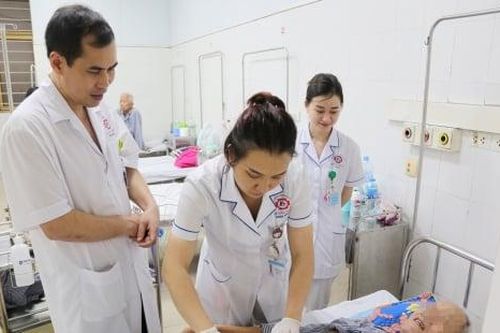 Đau bụng âm ỉ cả tháng, bất ngờ phát hiện xương cá đâm xuyên thành ruột