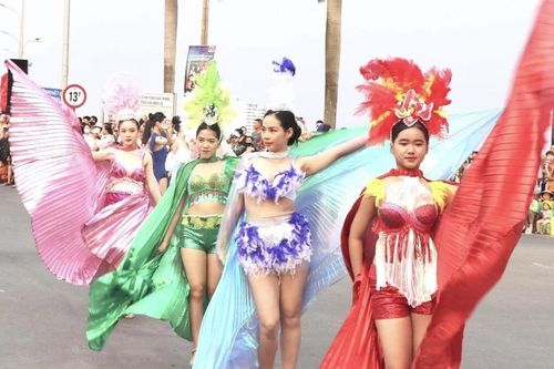 Quảng Bình: Lễ hội đường phố Đồng Hới rực rỡ khởi động mùa du lịch 2024