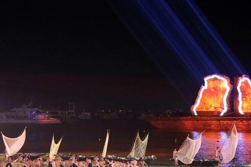 Mãn nhãn với các tiết mục biểu diễn khai mạc Carnaval Hạ Long 2024