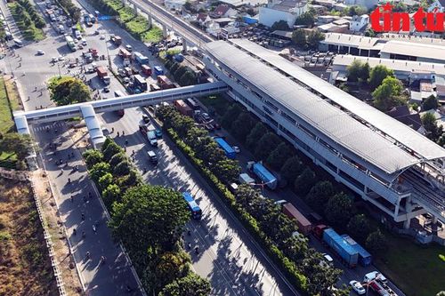 Cận cảnh 9 cây cầu bộ hành kết nối với nhà ga metro số 1