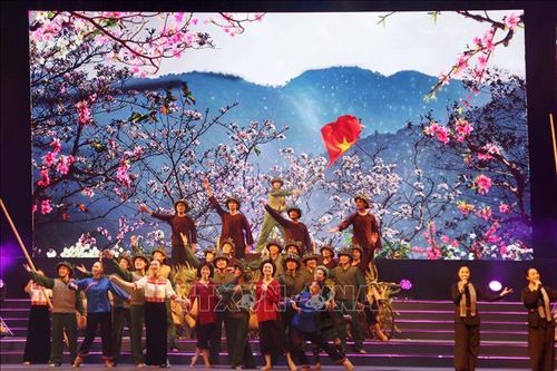 Đặc sắc chương trình nghệ thuật 'Bản hùng ca vang mãi'