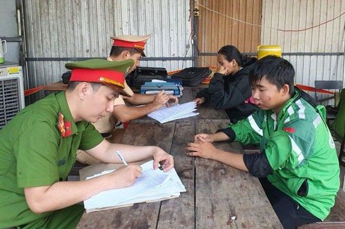 Huế: Nam thanh niên tông vào CSGT khi bị dừng xe để kiểm tra