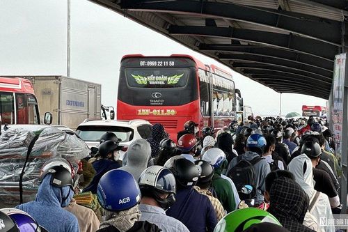Hải Phòng: Tuyến phà ra đảo Cát Bà tái diễn cảnh ùn tắc kéo dài