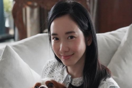 Xuất hiện 'chị đại' xinh đẹp chống lưng cho bóng chuyền Thái Lan, được so sánh với Madam Pang