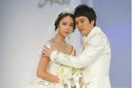 Nữ diễn viên nổi tiếng bật khóc vì sự tàn nhẫn của hôn nhân, tiết lộ chồng cũ hẹn hò với 400 người