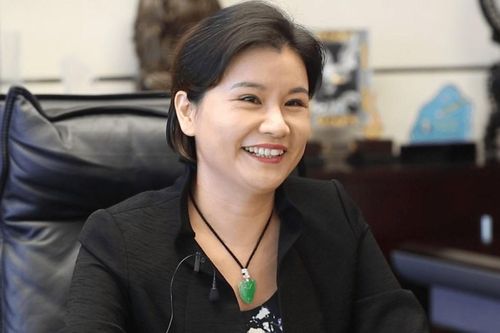 Bà hoàng kính điện thoại Chu Quần Phi: Từ lời đồn 'tiểu tam' đến đối tác của Apple, Huawei