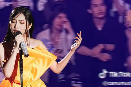Khán giả bật khóc khi nghe Orange hát ở nước ngoài