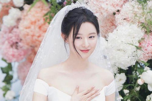 Dàn tình màn ảnh cực phẩm của Kim Ji Won: Người là 'hoa đã có chủ', người sở hữu tài sản hơn 3000 tỷ
