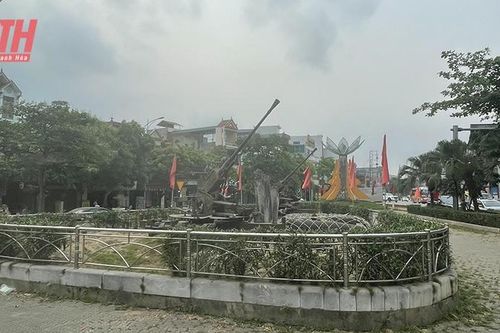 Những người 'tay cày tay súng' canh bầu trời Đò Lèn