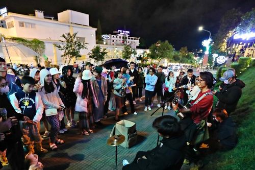 Đà Lạt: Phố đi bộ khu Hòa Bình hoạt động trở lại