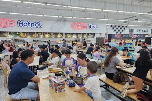 Siêu thị, trung tâm thương mại đông người trốn nắng nóng