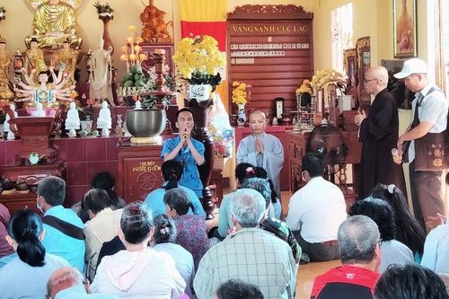 Phật tử thiền viện Vạn Hạnh (Q.Phú Nhuận) tặng 350 phần quà tại H.Dầu Tiếng