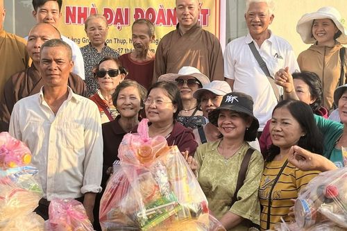 Chùa Minh Giác (TP.Thủ Đức) tặng nhà tình thương, quà đến người khó khăn tại tỉnh Gia Lai