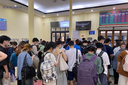 Ga Hà Nội tấp nập khách du lịch bằng đường sắt dịp 30/4-1/5