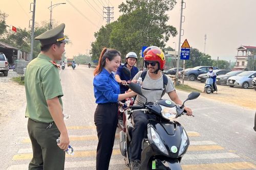 Tặng nước lọc miễn phí cho người dân, du khách trong dịp lễ 30/4 - 1/5