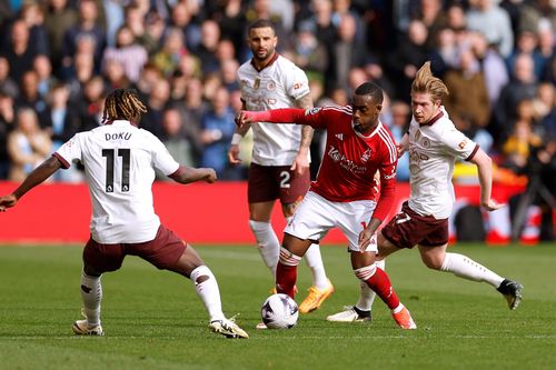Kết quả Ngoại Hạng Anh: Man City đánh bại Nottingham Forest, bám sát Arsenal