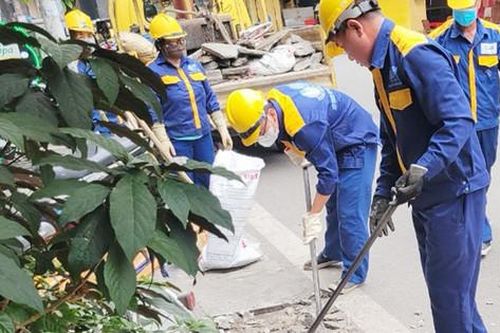 Phá dỡ bục bệ hè phố: Cần sự tự giác của người dân