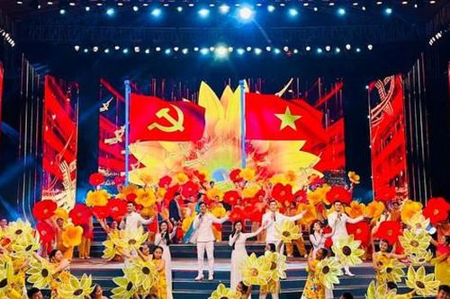 Đặc sắc chương trình nghệ thuật 'Bản hùng ca vang mãi'