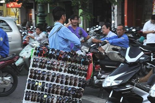 Thận trọng khi sử dụng các loại kính râm không đạt chuẩn