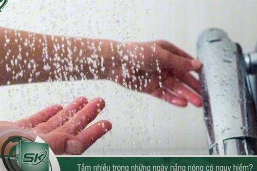 Tắm nhiều trong những ngày nắng nóng có nguy hiểm?