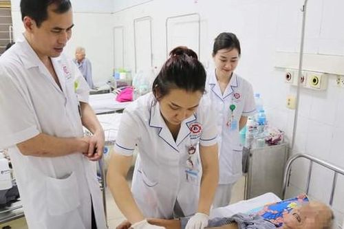 Quảng Ninh: Đau bụng đi khám, phát hiện mảnh xương xuyên thủng ruột