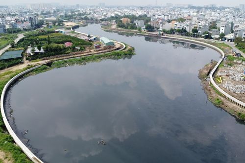 'Vượt nắng thắng mưa' trên các công trình trọng điểm ở thành phố mang tên Bác