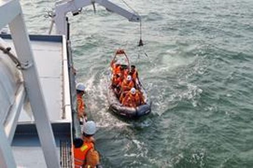 Cứu tàu gặp nạn trên vùng biển Nam Định