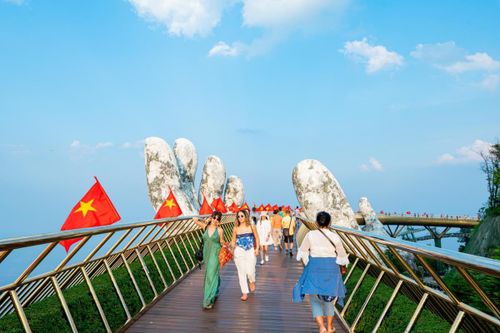 Kỳ nghỉ lễ 30/4 và 1/5: Thời tiết nắng nóng không 'làm khó' du khách khám phá Đà Nẵng