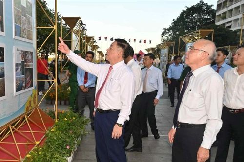 Nghĩ về thành phố vì cả nước, cùng cả nước
