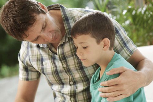Cách giải quyết khi trẻ than phiền về giáo viên