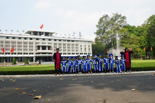 Du khách thăm Dinh Độc Lập sau 49 năm thống nhất đất nước