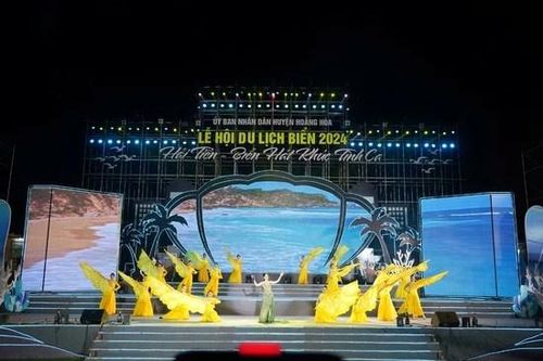 Khai mạc Lễ hội du lịch biển 'Hải Tiến - Biển hát khúc tình ca'