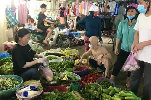 Thị trường dịp lễ 30/4 - 1/5: Giá thực phẩm ổn định, sức mua giảm