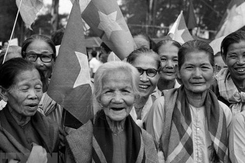 'Đất nước trọn niềm vui': Hạnh phúc vô biên ngày non sông anh hùng hoàn toàn giải phóng