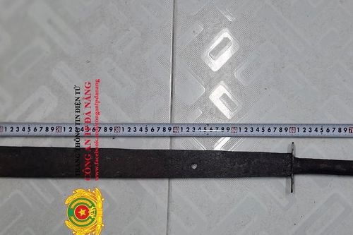 Bắt 2 thiếu niên 'manh động' vác mã tấu đi cướp liên tục 3 vụ trong 30 phút