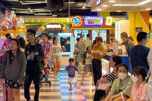 Chen chân vào nhà hàng, rạp phim, khu vui chơi dịp nghỉ lễ ở TPHCM