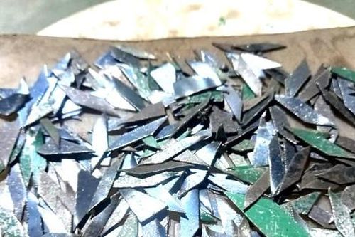 Sốc khi hút được hàng chục kg đinh rải dọc quốc lộ 13 những ngày nghỉ lễ