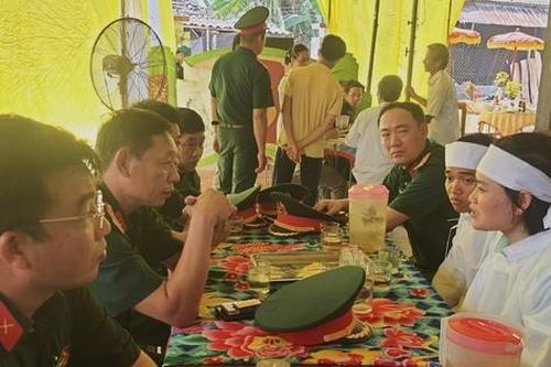 Một phụ nữ đang đi đường bị sét đánh tử vong