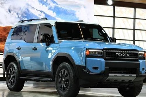 Hé lộ kiểu dáng Toyota Land Cruiser Prado bản mới sắp bán tại Việt Nam
