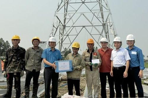 Động viên người lao động 'vượt nắng', 'thi công xuyên lễ' Dự án đường dây 500kV mạch 3
