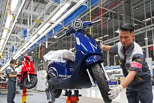 Thị trường xe máy ế ẩm nhưng lượng sản xuất mới vẫn tăng trong tháng 4