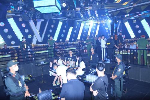 Công an Đồng Nai kiểm tra hàng loạt quán bar, beer Club 'trá hình'