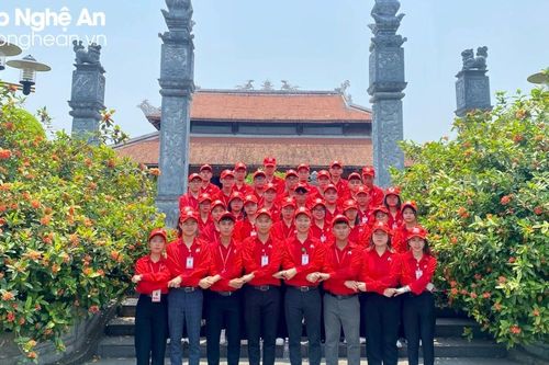 Hơn 5.000 du khách vượt nắng về Khu di tích Quốc gia Truông Bồn trong ngày giải phóng miền Nam