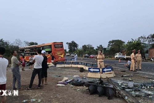 Gia Lai: Hai ôtô khách va chạm, một người tử vong và 16 người bị thương