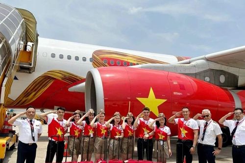 Những chuyến bay rực rỡ cờ đỏ sao vàng dịp lễ 30/4-1/5