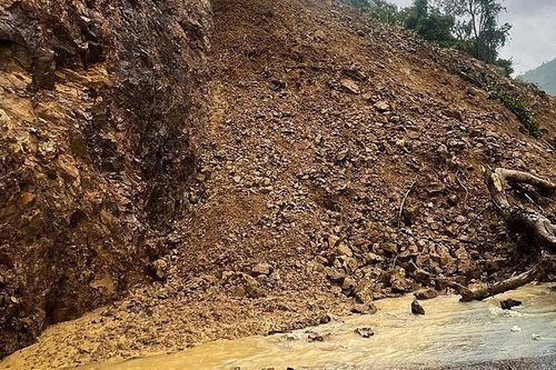 Xử lý sạt lở trên tuyến đường ĐT601, đoạn qua đèo La Ngà