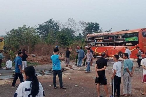 2 xe khách tông nhau, 1 người chết, nhiều người bị thương