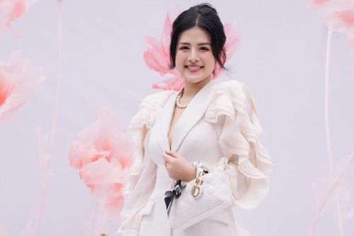 'Lóa mắt' trước độ giàu và chịu chơi của nữ 'BTV trẻ nhất VTV'