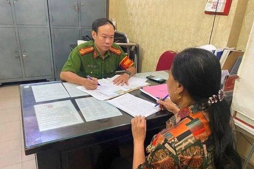 Công an lập hồ sơ xử lý người bán 500.000 đồng 3 quả dứa cho du khách nước ngoài