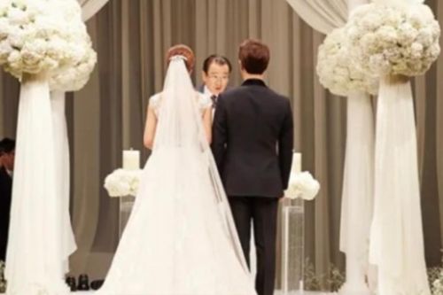Nữ diễn viên kiếm gần chục tỷ/ngày tuyên bố ly hôn vì chồng ngoại tình hơn 400 cô gái